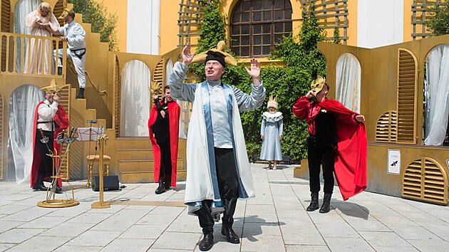 Slovck divadlo zahajuje sezonu klasikou - pedstavenm Romeo a Julie od Williama Shakespeara po irm nebem.
