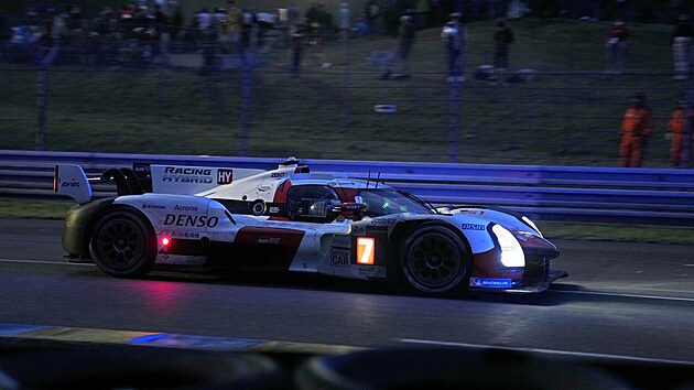 Slavn vytrvalostn zvod 24 hodin Le Mans potvrt za sebou vyhrla Toyota. Prvnho vtzstv se dokali Brit Mike Conway, Japonec Kamui Kobajai a Argentinec Jos Mara Lpez ve voze slo 7.