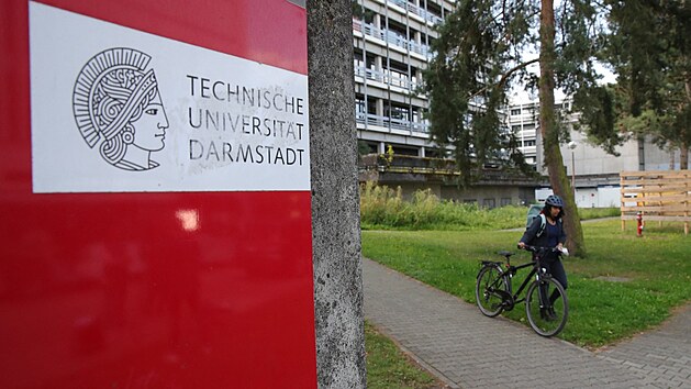 Budova L201 Technické univerzity v německém Darmstadtu, kde se sedmi lidem náhle udělalo špatně. Policie se domnívá, že byli otráveni, vyšetřuje pokus o vraždu. (24. srpna 2021)