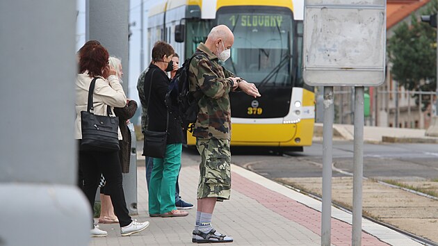 Tramvaje maj zkrcenou trasu ze Slovan do tony v Mozartov ulici. A do Bolevce jezd autobusy nhradn linky 1A. (19. srpna 2021)