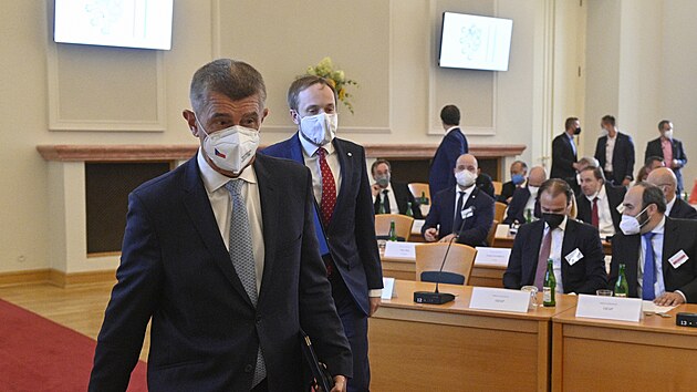 Premir Andrej Babi a ministr zahraninch vc Jakub Kulhnek pichzej na pravidelnou poradu vedoucch zastupitelskch ad R v zahrani. (23. srpna 2021)