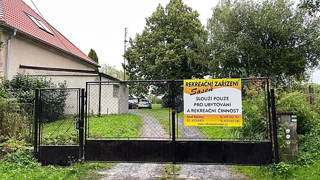 Z dětského tábora na Rakovnicku odvezli záchranáři osm dětí s nevolností. (23. srpna 2021)