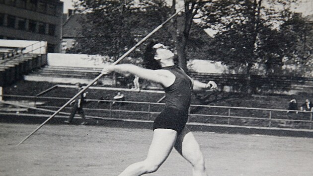 Oštěpařka Libuše Cikrdlová-Žáková byla v 50. letech minulého století reprezentační partnerkou Dany Zátopkové, na olympiádu v Helsinkách však nakonec neodletěla.