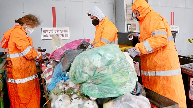 Vzkumnci z Masarykovy univerzity rozebrali odpad z 900 brnnskch domcnost na sdlitch, ve vilov zstavb a na venkov. Nejvt zmna oproti pedminulmu roku se udla na sdlitch, kde se mnostv vyhozench potravin snilo z 54 na 39 kilogram na osobu a rok.