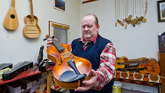 Ve věznici Odolov vyrábí a renovují odsouzení hudební nástroje. Dříve se tu vyráběl nábytek a dětské hračky.
