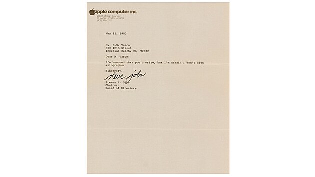 Dopis, v nm Steve Jobs odmt dvn autogram.