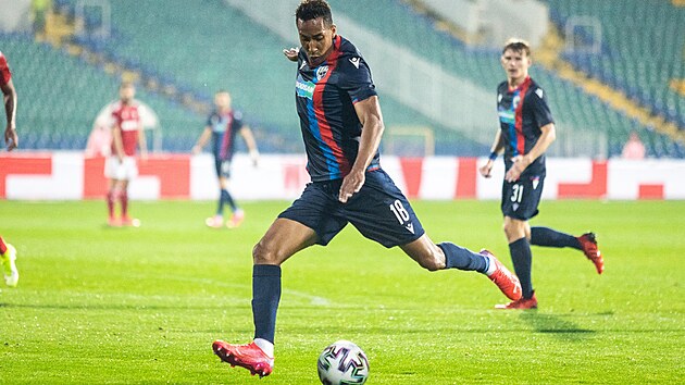Plzesk zlonk Jhon Mosquera k v odvet 4. pedkola Konferenn ligy na stadionu CSKA Sofie.