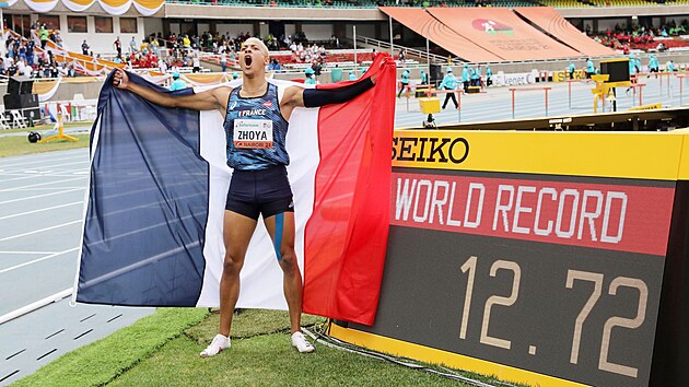 Sasha Zhoya na MS junior v Nairobi vrazn pekonal svtov rekord na 110...