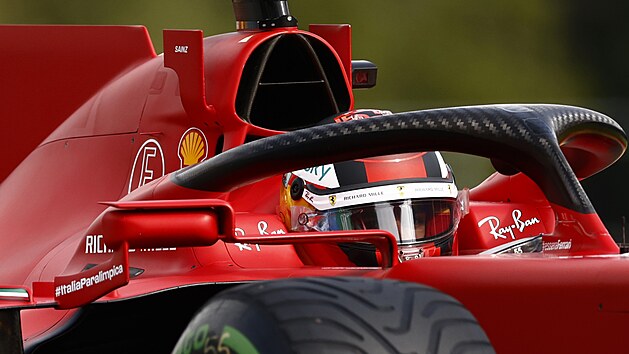 Carlos Sainz pi trninku na Velkou cenu Belgie formule 1.