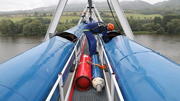 Stavebn� ��st pr�ce by m�ly skon�it nejpozd�ji do konce ��jna. B�hem listopadu by m�lo doch�zet ke vzorkov�n� a tlakov�n� potrub� v r�mci revize dokon�en�ho za��zen�.