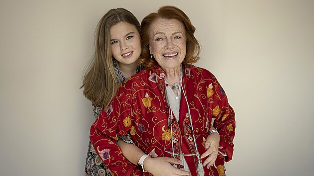 Iva Janurov s vnukou Adinou (Karlovy Vary, 25. srpna 2021)