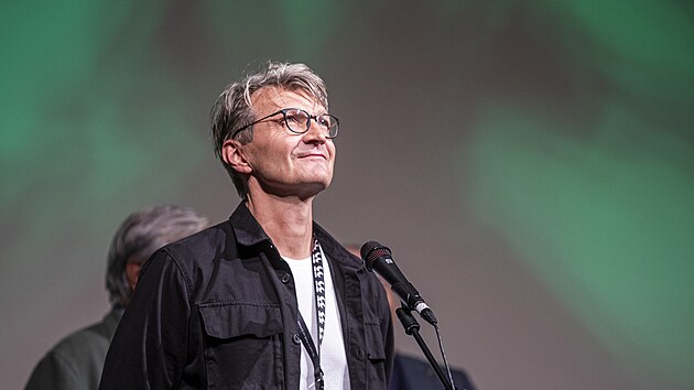 Jan Svrk na slavnostnm vodu svho filmu Jzda, kter nechal zahrt v Karlovarskm mstskm divadle (26. srpna 2021).