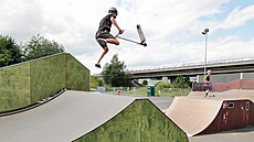 Ostrovský skatepark začal po rekonstrukci opět sloužit mladým jezdcům.