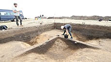 Archeologický výzkum dlouhé mohyly z období starího eneolitu (pozdní doba...