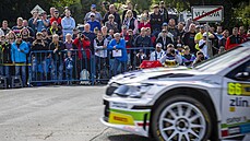 Diváci u trati sledují Barum rallye