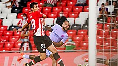 Memphis Depay (vpravo) st�ílí vyrovnávací branku.