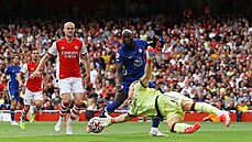 Nikým nekrytý Romelu Lukaku dostává od Reece Jamese p�ihrávku p�ed úpln� volnou...