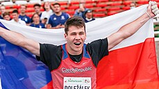�eský kladivá� Jan Dole�álek slaví triumf na mistrovství sv�ta junior� v...