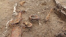 Detail nález keltských hrob, které objevili archeologové na kraji Kuimi na...