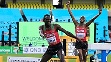 Amos Serem slaví na mistrovství svta junior v Nairobi triumf v závodu na 3...