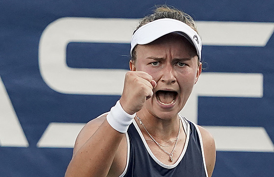 Barbora Krejíková se raduje v zápase prvního kola na US Open.