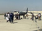 Z Afghánistánu odletli poslední amerití vojáci. Letit v Kábulu u pln...