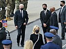 Americký prezident Joe Biden pihlíel na vojenské letecké základn v Doveru...