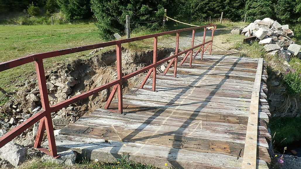 Nebezpečný most na cyklotrase hrozí zřícením, nepomůže už ani oprava
