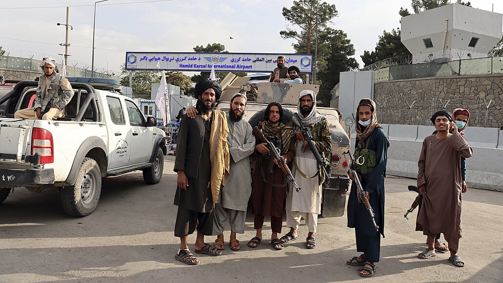 Z Afghánistánu odletli poslední amerití vojáci. Letit v Kábulu u pln...