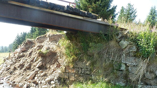 Cyklisty hojně vyhledávaný most nedaleko od
Přebuzi je ve velmi špatném technickém stavu.
