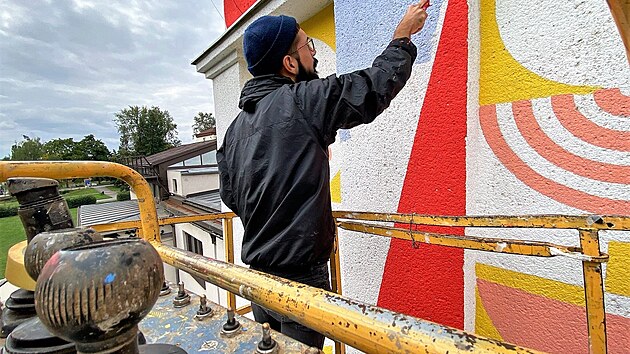 Italský výtvarník Patrizio Anastasi pracoval na velkoplošné malbě (muralu) na fasádě Hvězdárny Prostějov v Kolářových sadech. Akce byla součástí 60. výročí založení hvězdárny a konala se jako součást Street Art Festivalu Olomouc.