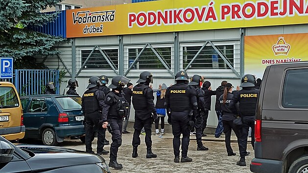 Policist zashli proti aktivistm u drberny v Mirovicch.