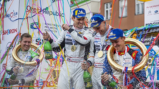 Stupn vtz v jubilejnm 50. ronku Barum Czech Rally Zln patily posdkm Kopeck-Hlouek, Mikkelsen-Andersson, Mare-Bucha.