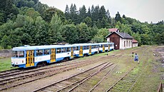 Spolek Přítel Krkonošského metra nechal na nádraží v Rokytnici přivézt vyřazené...