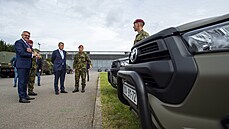 Chrudim�tí vojáci jako jedni z prvních dostali nové vozy Toyota Hilux.
