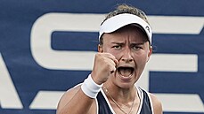 Barbora Krejíková hraje forhend na US Open. 