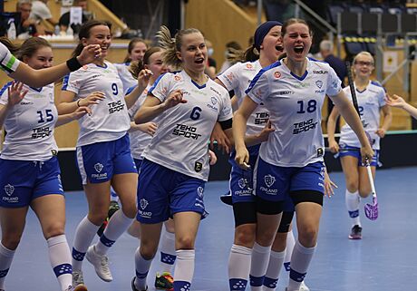 Finské juniorky slaví postup do finále mistrovství svta.