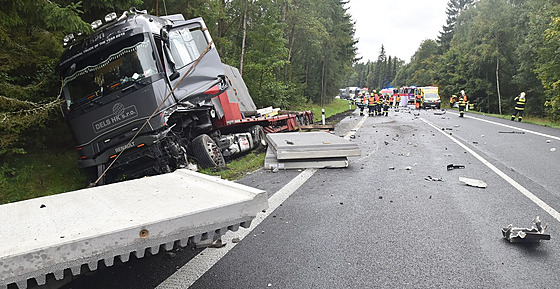 Dopravní nehoda na silnici I/6 u odbočky na Olšová Vrata. (31. srpna 2021)