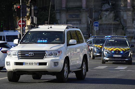 Policie piváí k soudu obalovaného Salaha Abdeslama. (8. záí 2021)