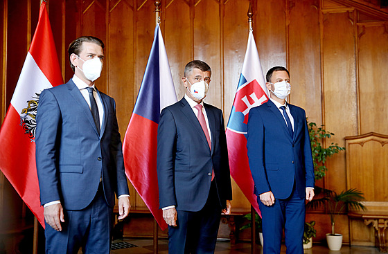 Na zámku v Lednici jsou pedsedové vlád zemí Slavkovského formátu, tedy eska,...