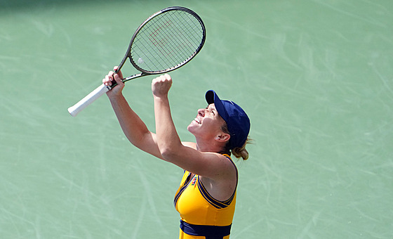 Rumunka Simona Halepová se raduje z postupu do osmifinále US Open.