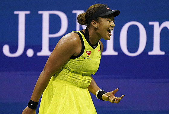 Japonka Naomi Ósakaová frustrovan kií ve tetím kole US Open.