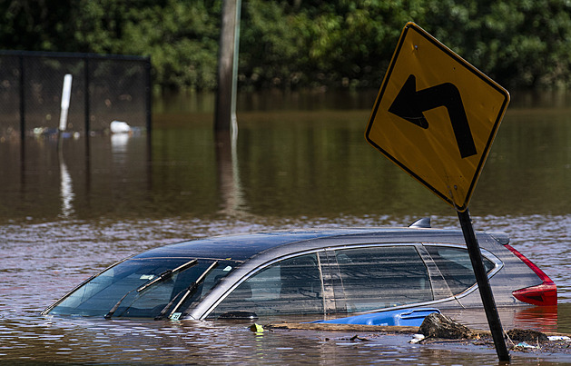 Severovýchod USA hlásí téměř padesát obětí bouře Ida, většina se utopila