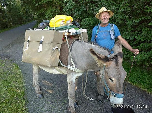 Michael Rinderle se svým oslíkem