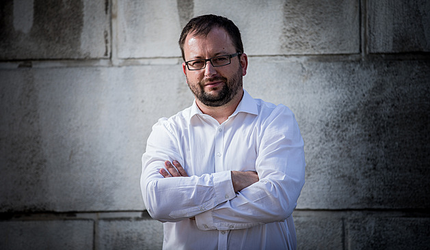 Dohlíží na politiky. Že jsme zbytečný úřad? Kritiku chápu, ale je to složité, říká Outlý