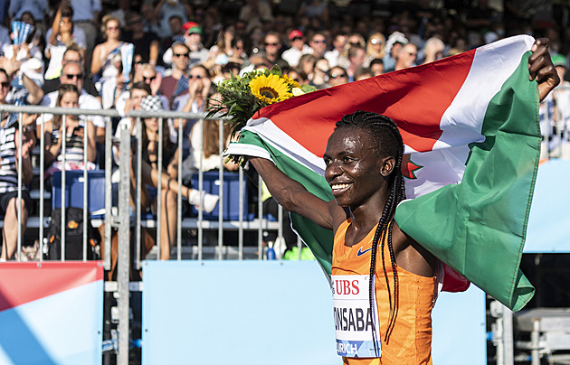 Niyonsabaová vylepšila na 2000 metrů rekord světový, Mäki vlastní český