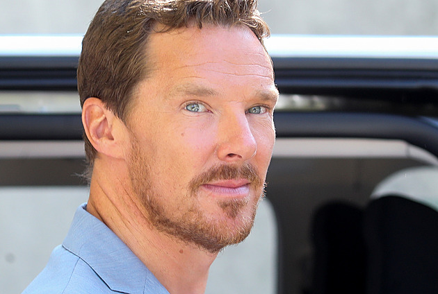 Hollywood hrozně plýtvá. Na natáčení jsem se musel přejídat, říká Cumberbatch