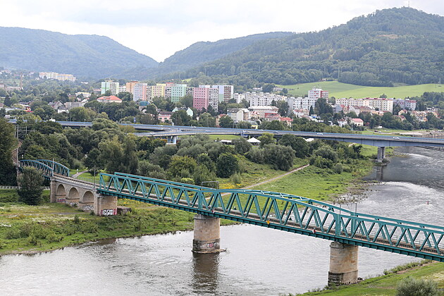 Most je dleitm dopravnm koridorem na trase z steckho do Libereckho kraje.