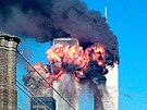 Druhou budovou Svtového obchodního centra otásá výbuch (11. záí 2001)