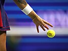Bloruska Aryna Sabalenková s míkem pro tenisové US Open